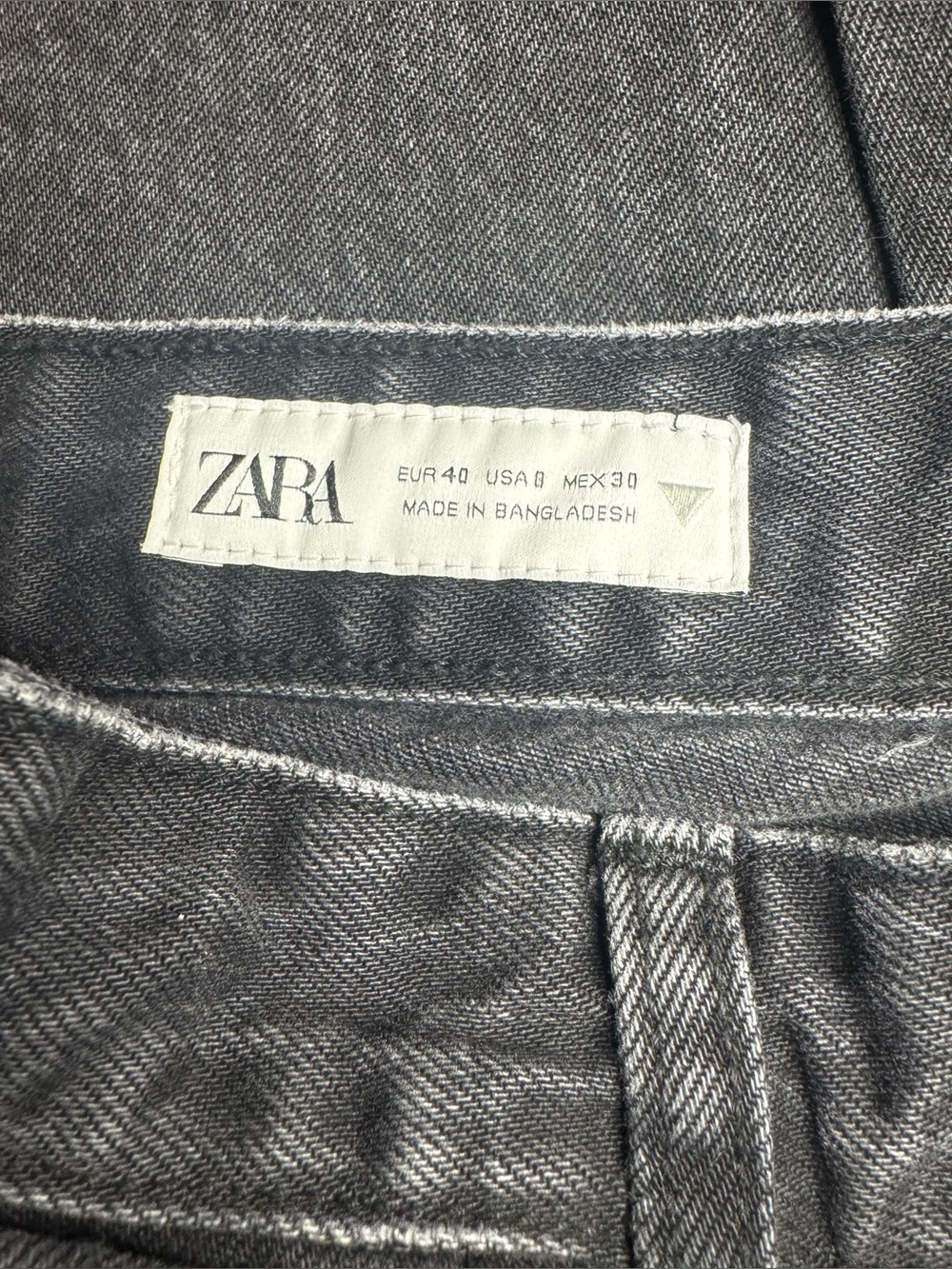 Zara Black Wide-Leg Distressed Hem Jeans 8 - Picture 11 of 12